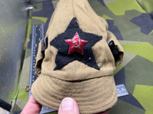 Lade das Bild in den Galerie-Viewer, WW2 Russian Army Cap with Enamel Badge - Size 60cm
