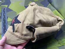 Lade das Bild in den Galerie-Viewer, WW2 Russian Army Cap with Enamel Badge - Size 60cm
