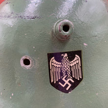 Charger l&#39;image dans la galerie, Original WW1/WW2 German Army Stahlhelm M18 Helmet
