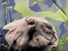 Lade das Bild in den Galerie-Viewer, WW2 Russian Army Cap with Enamel Badge - Size 60cm
