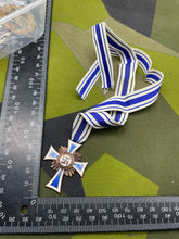Lade das Bild in den Galerie-Viewer, WW2 German Home Front Mother&#39;s Cross - in Bronze
