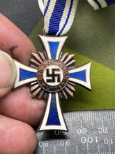 Lade das Bild in den Galerie-Viewer, WW2 German Home Front Mother&#39;s Cross - in Bronze
