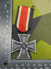 Lade das Bild in den Galerie-Viewer, WW2 German Iron Cross 2nd Class with Ribbon
