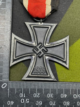 Lade das Bild in den Galerie-Viewer, WW2 German Iron Cross 2nd Class with Ribbon
