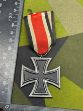 Lade das Bild in den Galerie-Viewer, WW2 German Iron Cross 2nd Class with Ribbon
