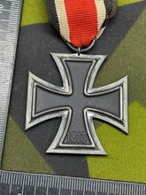 Lade das Bild in den Galerie-Viewer, WW2 German Iron Cross 2nd Class with Ribbon
