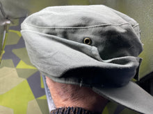 Lade das Bild in den Galerie-Viewer, WW2 German SS Ski Cap with Skull Badge
