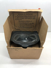 Lade das Bild in den Galerie-Viewer, Original WW2 British Home Front Civilian Gas Mask in Box
