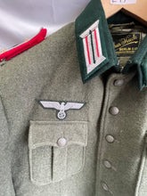 Lade das Bild in den Galerie-Viewer, WW2 German Army M36 Tunic with Insignia
