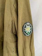 Lade das Bild in den Galerie-Viewer, WW2 German Army Afrika Korps Tunic with Insignia
