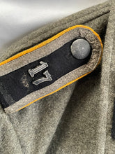 Lade das Bild in den Galerie-Viewer, WW2 German M44 Tunic with SS Insignia
