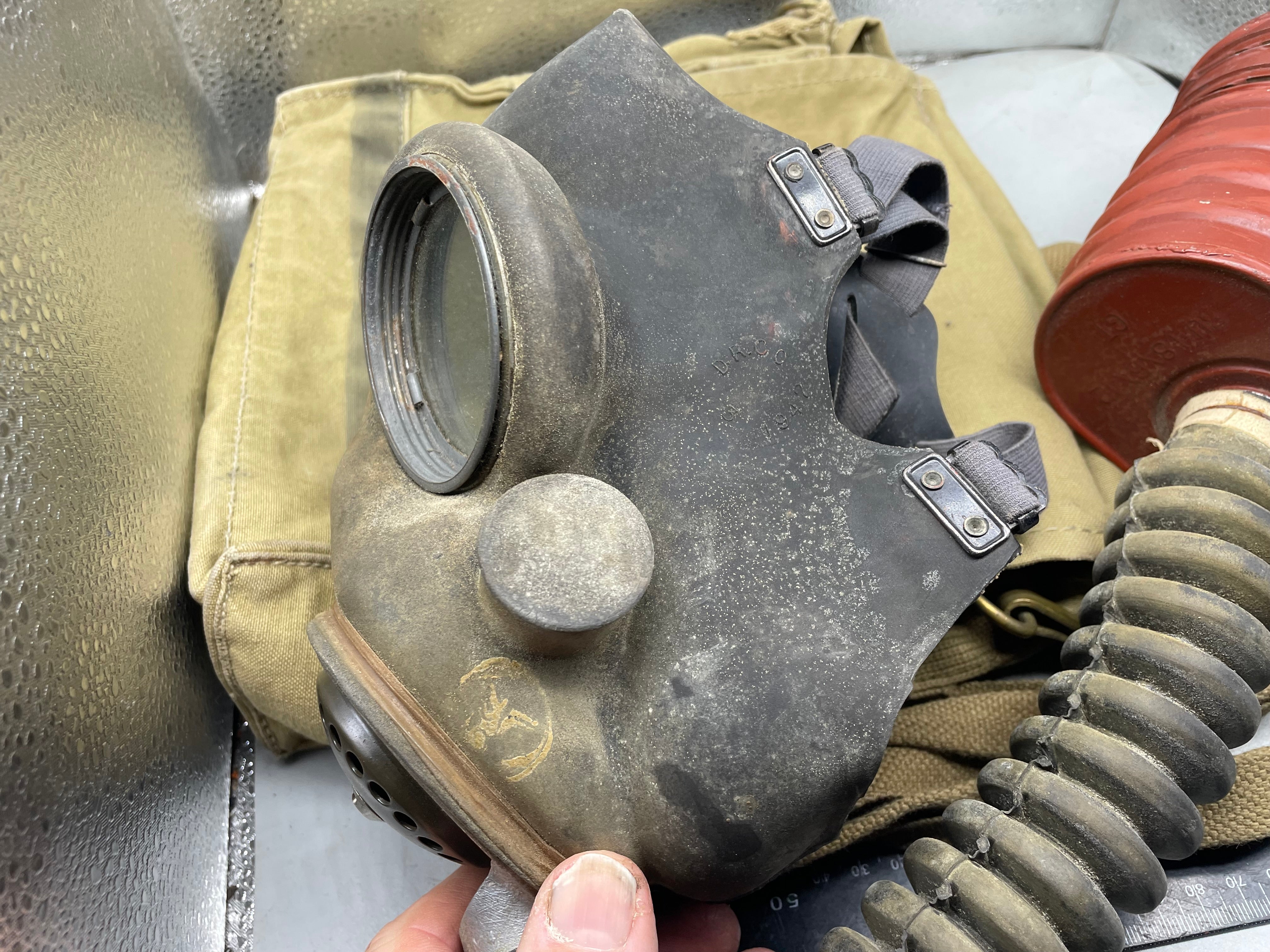 British Army Soldier Gas Mask GSR Respirator - Original WW2 Dated Bag - The Militaria Shop