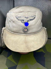Lade das Bild in den Galerie-Viewer, WW2 Luftwaffe Winter Fur Hat with Insignia
