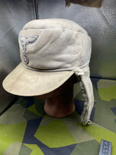 Lade das Bild in den Galerie-Viewer, WW2 Luftwaffe Winter Fur Hat with Insignia
