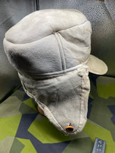 Lade das Bild in den Galerie-Viewer, WW2 Luftwaffe Winter Fur Hat with Insignia
