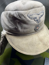 Lade das Bild in den Galerie-Viewer, WW2 Luftwaffe Winter Fur Hat with Insignia
