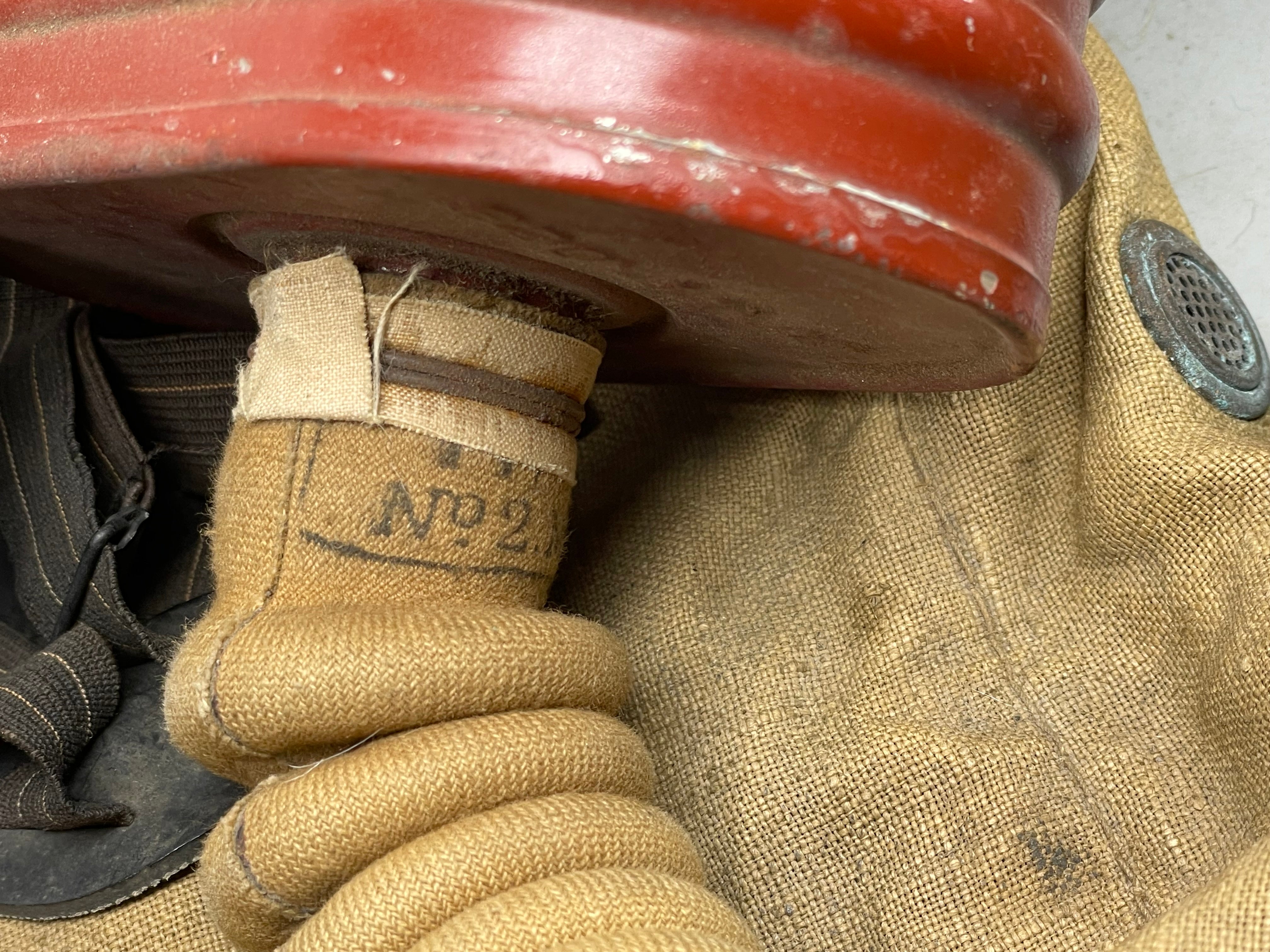 British Army Soldier Gas Mask GSR Respirator - Original 1940 Dated Bag - The Militaria Shop