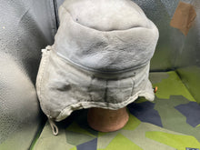 Lade das Bild in den Galerie-Viewer, WW2 Luftwaffe Winter Fur Hat with Insignia
