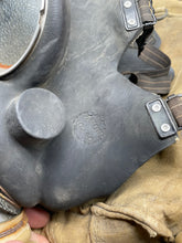 Charger l'image dans la galerie, British Army Soldier Gas Mask GSR Respirator - Original 1940 Dated Bag - The Militaria Shop
