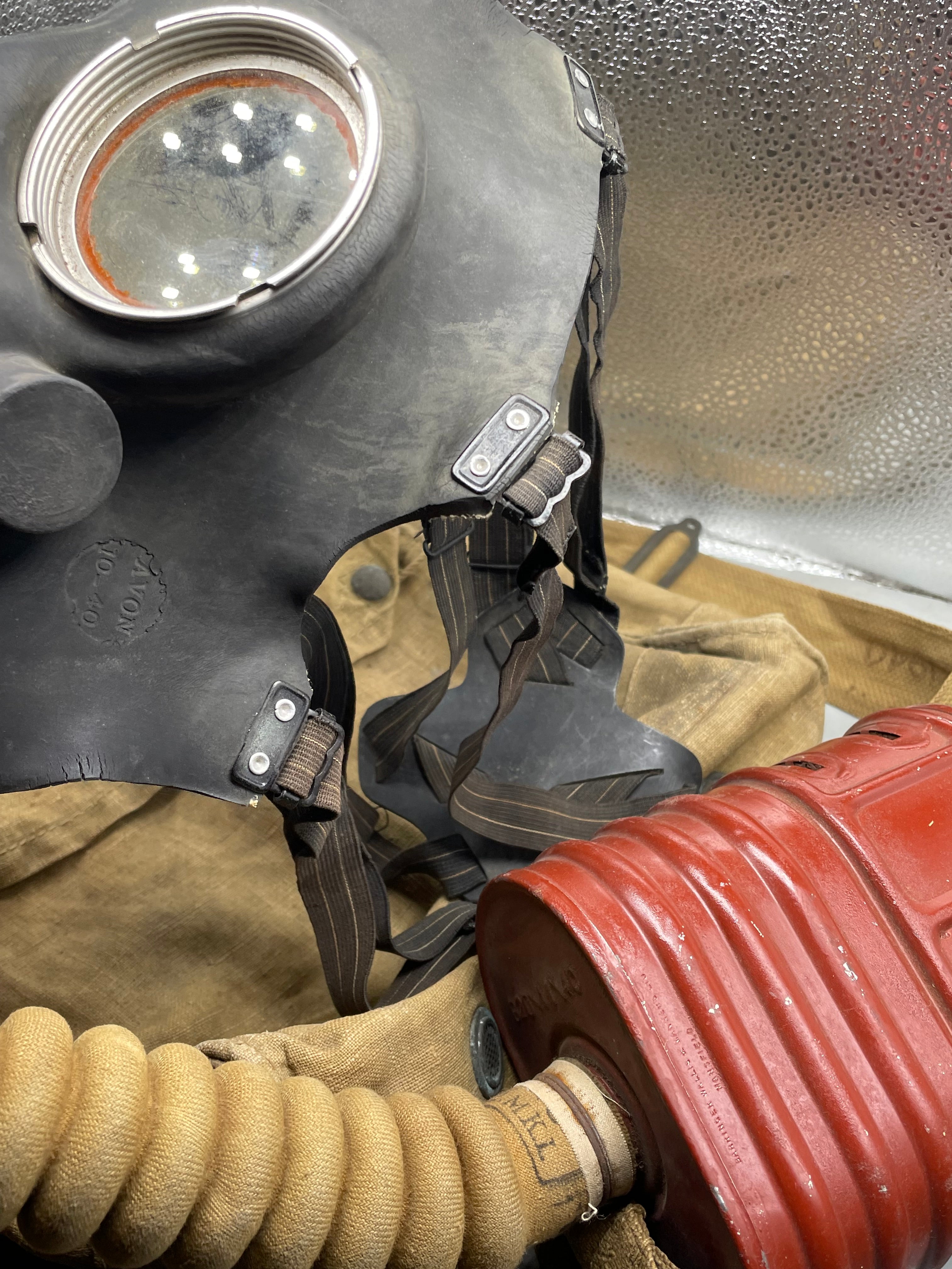 British Army Soldier Gas Mask GSR Respirator - Original 1940 Dated Bag - The Militaria Shop