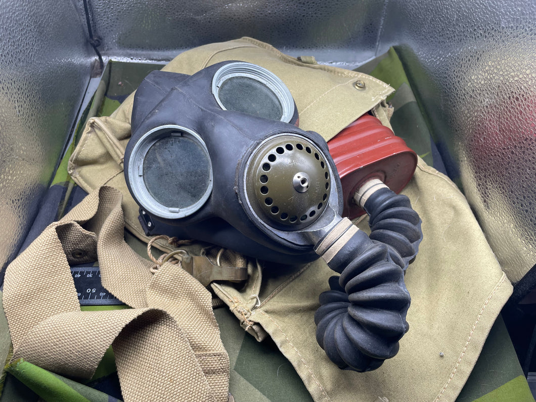 Original MINT Condition WW2 British Army GSR Gas Mask & Bag Set