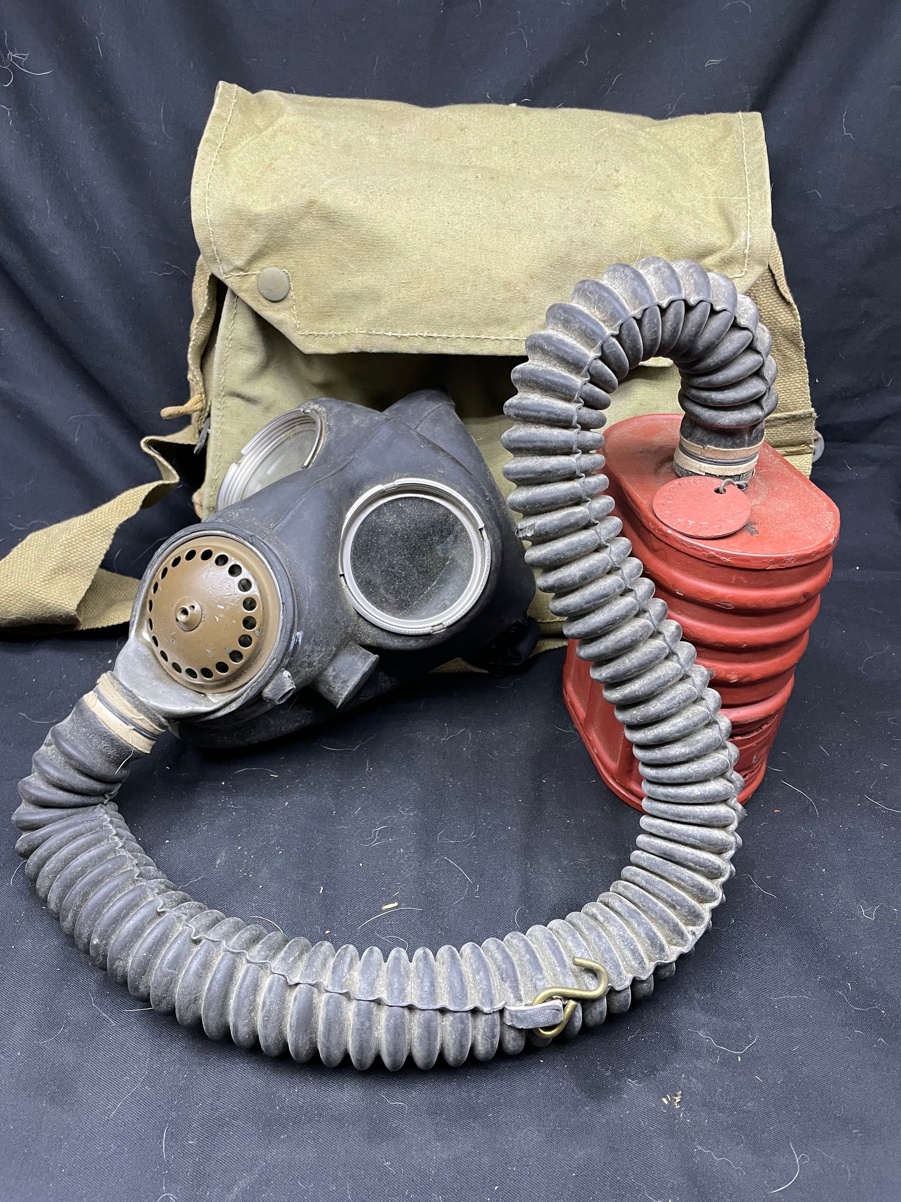 WW2 British Army Gas Mask Set - Long Hose Variation for Drivers etc - The Militaria Shop