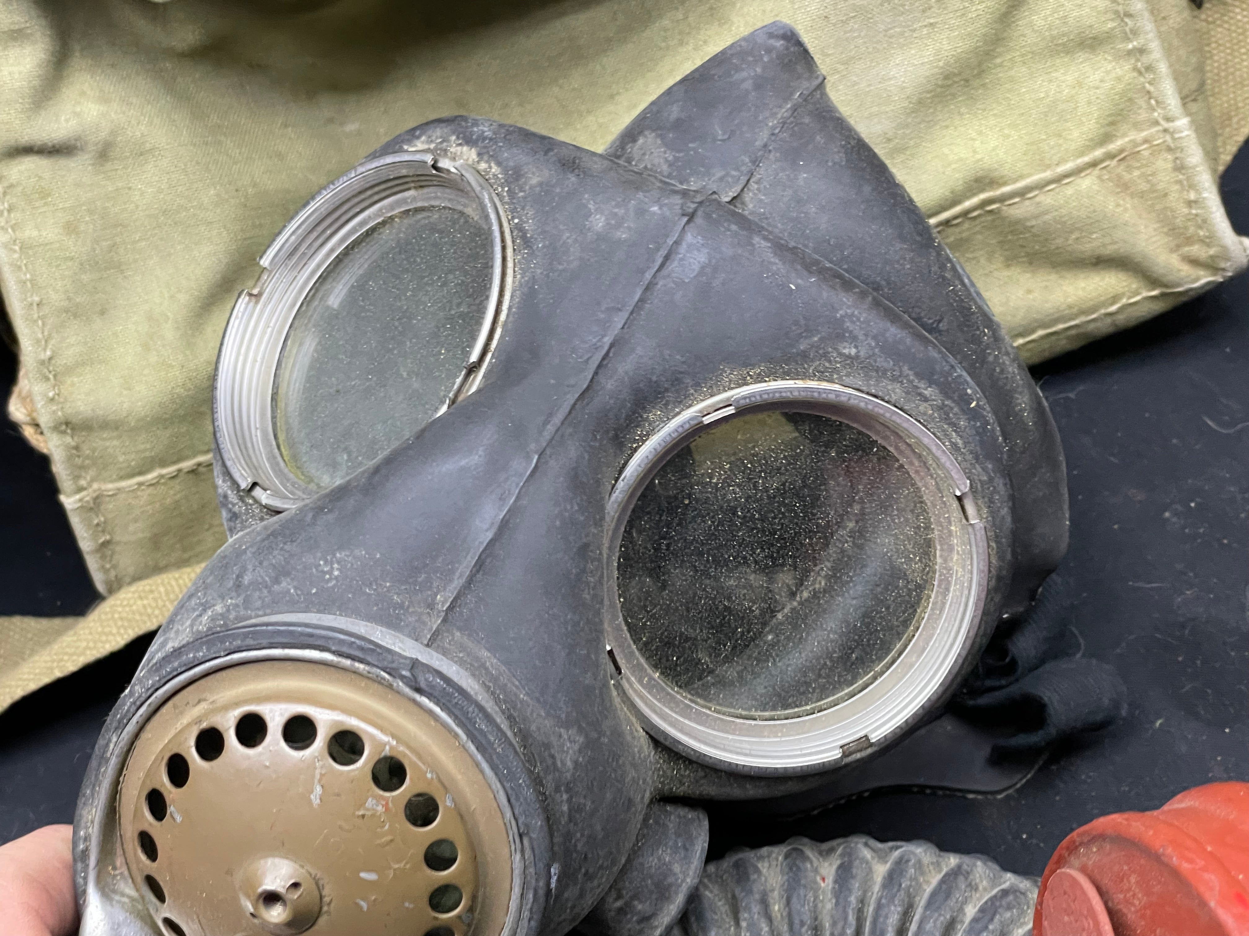 WW2 British Army Gas Mask Set - Long Hose Variation for Drivers etc - The Militaria Shop