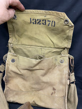 Load image into Gallery viewer, Original WW2 British Army General Service Respirator &amp; Bag in excellent condition - The Militaria Shop
