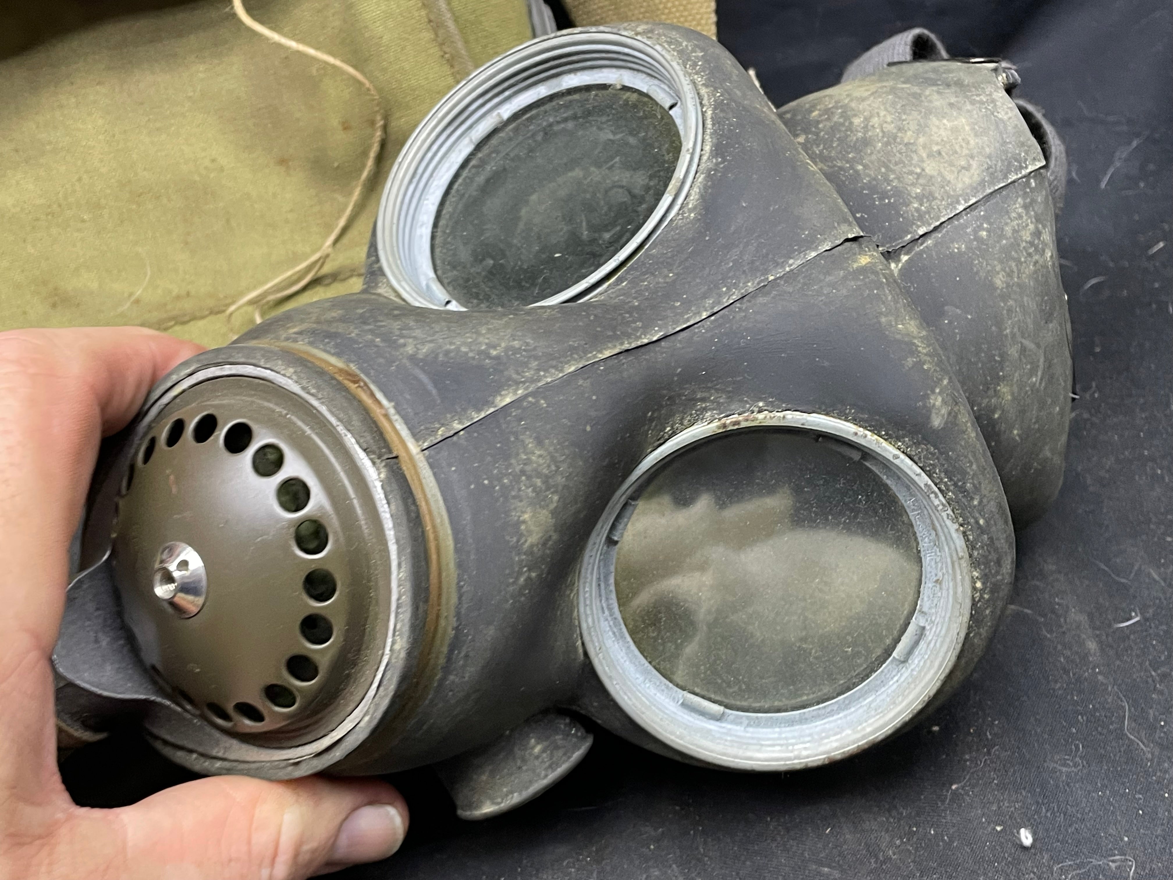 Original WW2 British Army General Service Respirator & Bag in excellent condition - The Militaria Shop