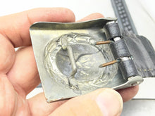 Lade das Bild in den Galerie-Viewer, WW2 German Luftwaffe Belt Buckle with Leather Tab
