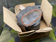 Lade das Bild in den Galerie-Viewer, Original WW2 British Home Front Civilian Gas Mask in Named Box (Torquay)
