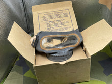Lade das Bild in den Galerie-Viewer, Original WW2 British Home Front Civilian Gas Mask in Labelled Box
