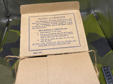 Lade das Bild in den Galerie-Viewer, Original WW2 British Home Front Civilian Gas Mask in Labelled Box
