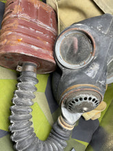 Charger l'image dans la galerie, Original WW2 1942 Dated British Army GSR General Service Respirator Gas Mask Set
