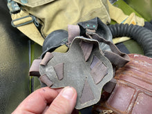 Charger l'image dans la galerie, Original WW2 1942 Dated British Army GSR General Service Respirator Gas Mask Set
