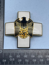 Charger l&#39;image dans la galerie, WW2 German Social Welfare Decoration - 2nd Class
