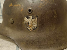 Charger l&#39;image dans la galerie, Original WW2 German Army Single Decal Wehrmacht M42 Combat Helmet w/Liner
