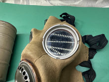 Lade das Bild in den Galerie-Viewer, Original Early WW2 British Army Soldiers Gas Mask Set
