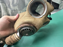 Charger l&#39;image dans la galerie, Original Early WW2 British Army Soldiers Gas Mask Set
