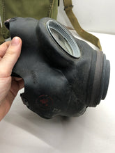 Charger l&#39;image dans la galerie, Original WW2 British Army Assault Gas Mask Set
