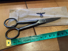Lade das Bild in den Galerie-Viewer, WW2 German Issue Mercedes Benz Scissors in a Packet
