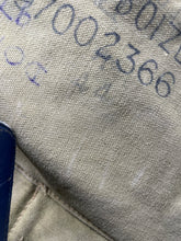 Lade das Bild in den Galerie-Viewer, Original WW2 British Army General Service Respirator &amp; Bag in excellent condition - The Militaria Shop
