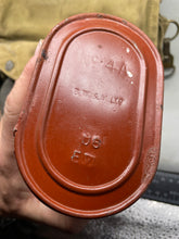 Lade das Bild in den Galerie-Viewer, Original WW2 British Army General Service Respirator &amp; Bag in excellent condition - The Militaria Shop
