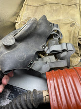 Lade das Bild in den Galerie-Viewer, Original WW2 British Army General Service Respirator &amp; Bag in excellent condition - The Militaria Shop
