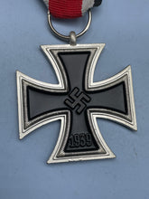 Charger l&#39;image dans la galerie, WW2 German Iron Cross 2nd Class
