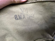 Charger l'image dans la galerie, Original WW2 British Army General Service Respirator &amp; Bag in excellent condition - The Militaria Shop
