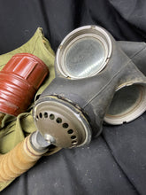 Charger l'image dans la galerie, Original WW2 British Army General Service Respirator &amp; Bag in excellent condition - The Militaria Shop
