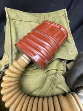 Charger l'image dans la galerie, Original WW2 British Army General Service Respirator &amp; Bag in excellent condition - The Militaria Shop
