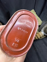 Charger l'image dans la galerie, Original WW2 British Army General Service Respirator &amp; Bag in excellent condition - The Militaria Shop
