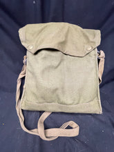 Charger l'image dans la galerie, Original WW2 British Army General Service Respirator &amp; Bag in excellent condition - The Militaria Shop
